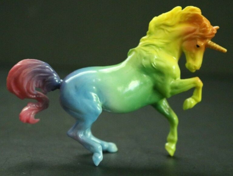 Mystery Unicorn Surprise Chasing Rainbows Blind Bag Series 2 Breyer